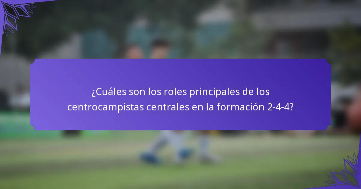¿Cuáles son los roles principales de los centrocampistas centrales en la formación 2-4-4?